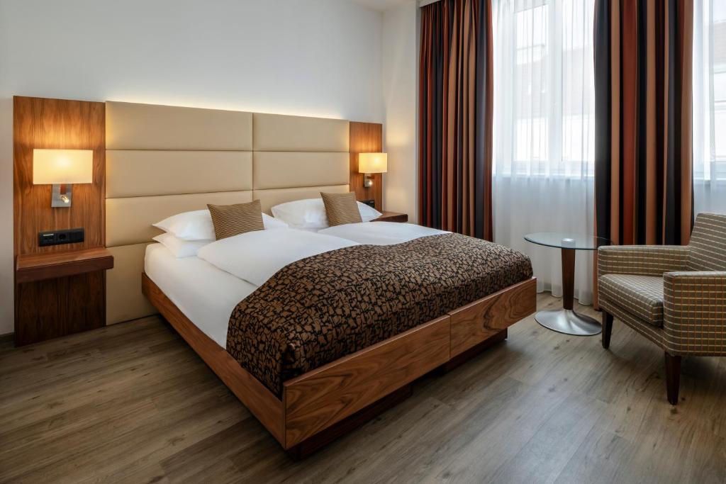 Postel nebo postele na pokoji v ubytování Hotel IMLAUER Wien