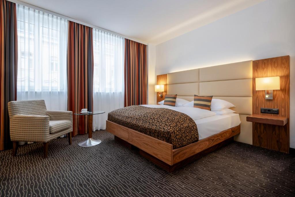 Postel nebo postele na pokoji v ubytování Hotel IMLAUER Wien