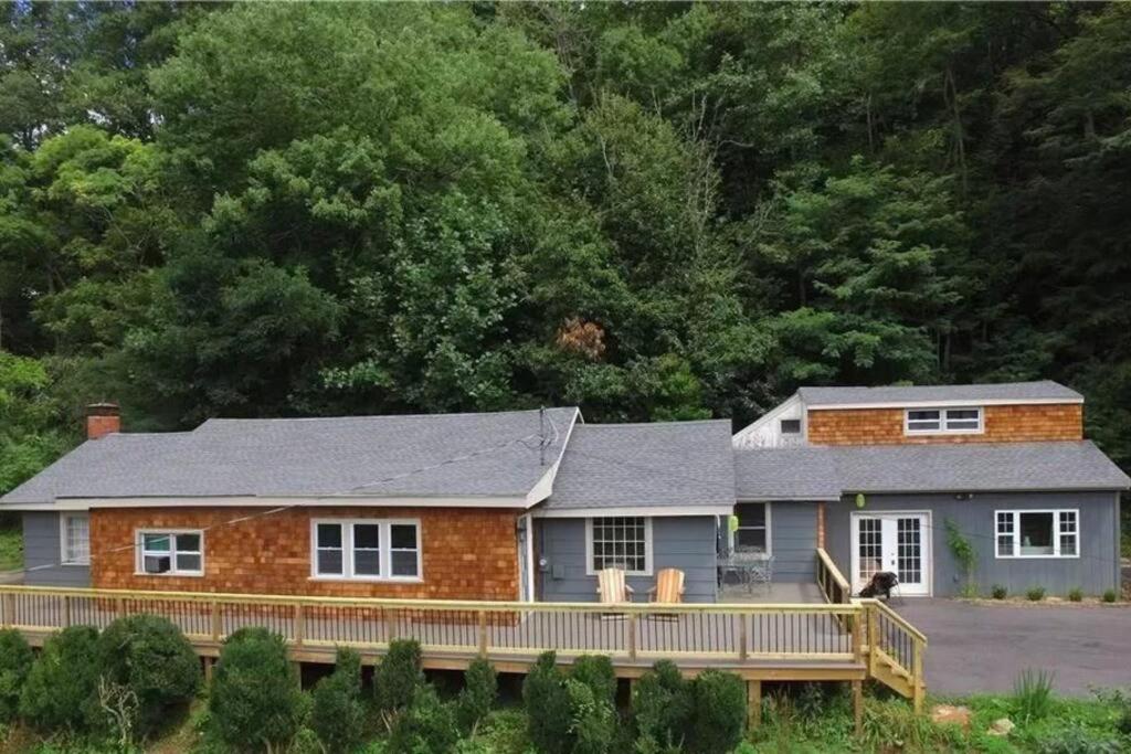 Mountain MagicHot Tub, Fire pit, Foosball, Bakersville (updated prices