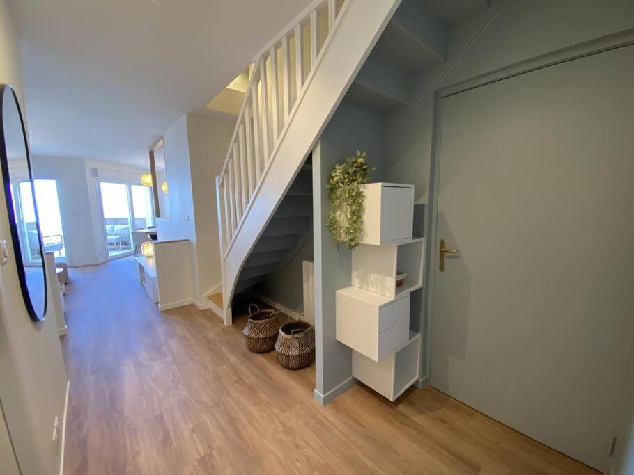 Fotografie z fotogalerie ubytování Magnifique Appart rénové Evian Duplex vue Lac 8 pers v destinaci Évian-les-Bains
