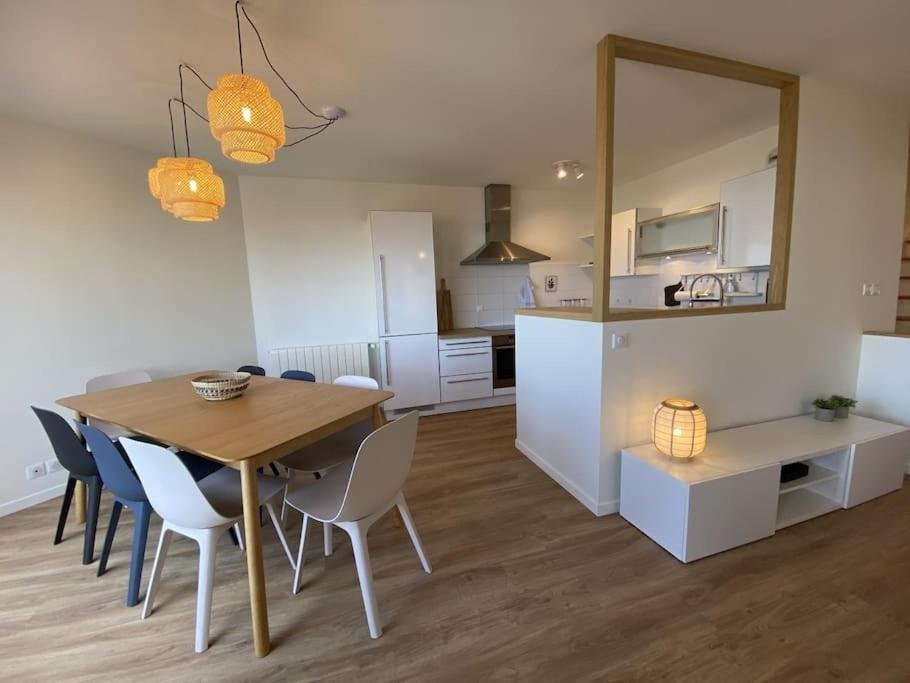 Kuchyň nebo kuchyňský kout v ubytování Magnifique Appart rénové Evian Duplex vue Lac 8 pers