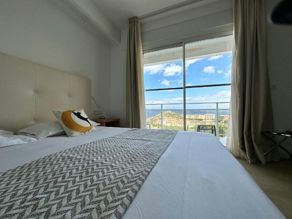 Postel nebo postele na pokoji v ubytování Hotel Revellata & Spa