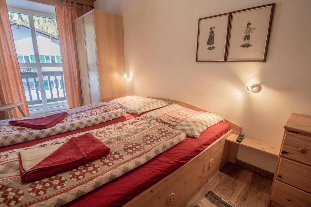 a bedroom with two beds and a window at Apartment Paletti 23 in Enzingerboden