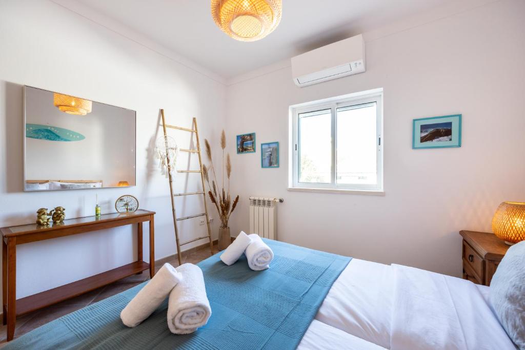 Postel nebo postele na pokoji v ubytování Casa Monkey Business
