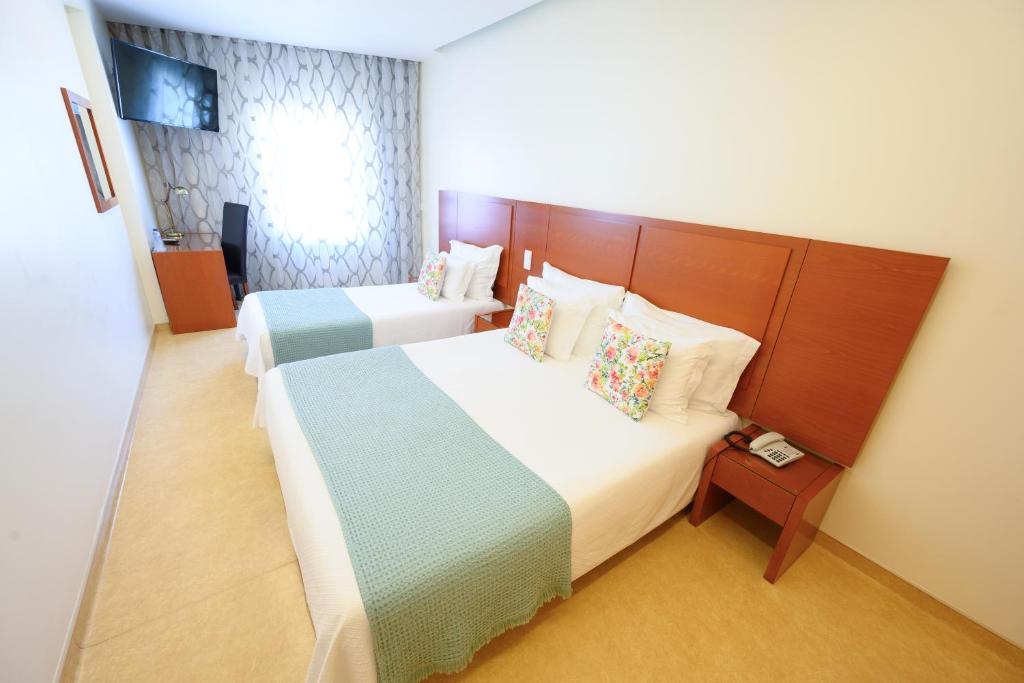 a hotel room with two beds at Sea & Sun Hospedaria Recomeçar in Torres Vedras