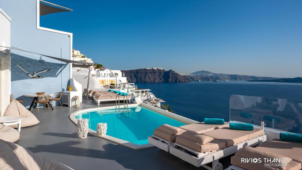 Kima Oia Suites