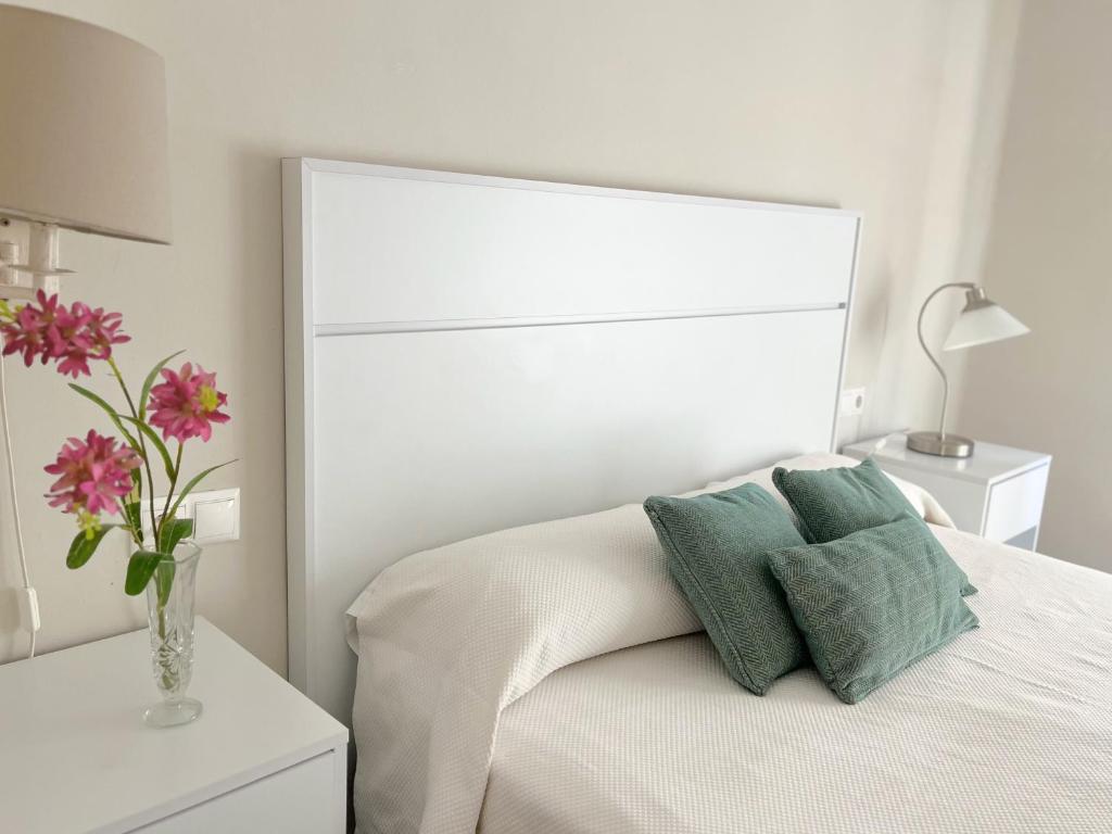 A bed or beds in a room at La Casa de la Muralla