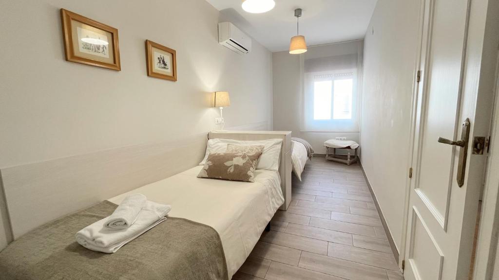 A bed or beds in a room at La Casa de la Muralla