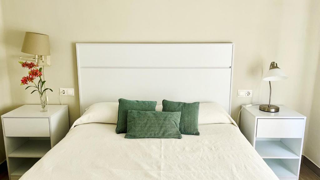 A bed or beds in a room at La Casa de la Muralla
