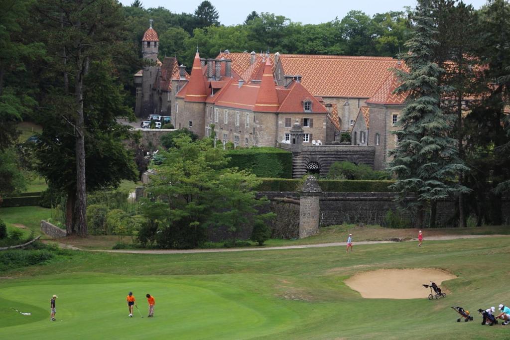 Golf külalistemaja aladel või selle läheduses