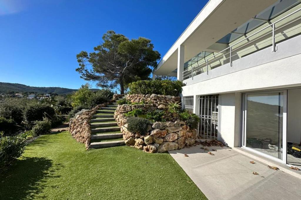 Fotografia z galérie ubytovania Beautiful house with pool 3 terraces and garden v destinácii Fréjus