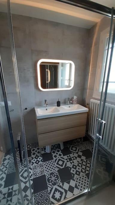 Koupelna v ubytování Superbe Gîte bord de mer avec jacuzzi 6 personnes