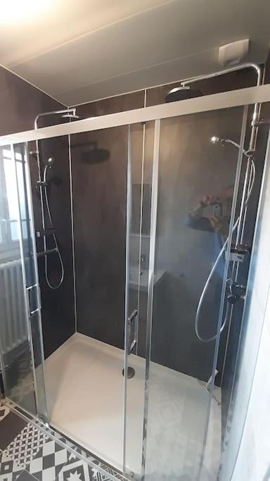 Koupelna v ubytování Superbe Gîte bord de mer avec jacuzzi 6 personnes