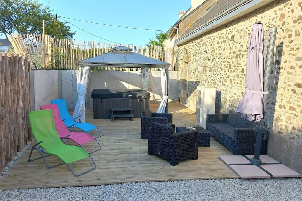 Patio nebo venkovní prostory v ubytování Superbe Gîte bord de mer avec jacuzzi 6 personnes