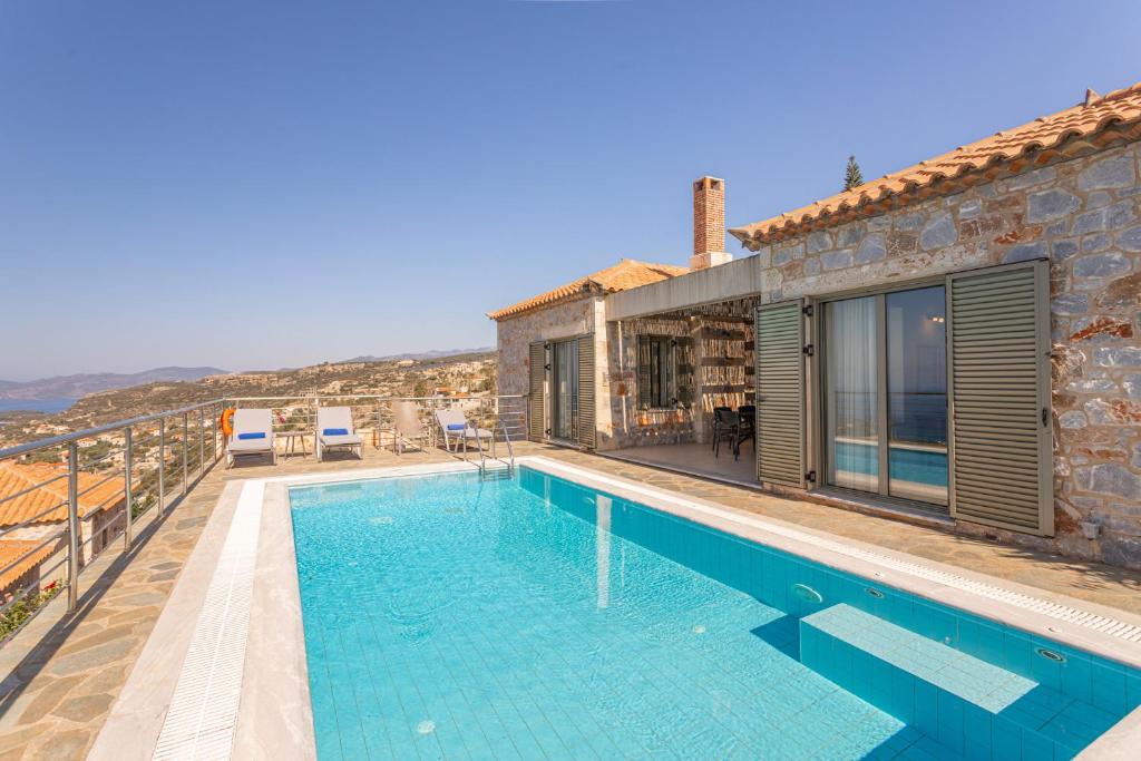 Πισίνα στο ή κοντά στο PHAEDRA, Luxury Villa Private Infinity Pool Sea View Stoupa