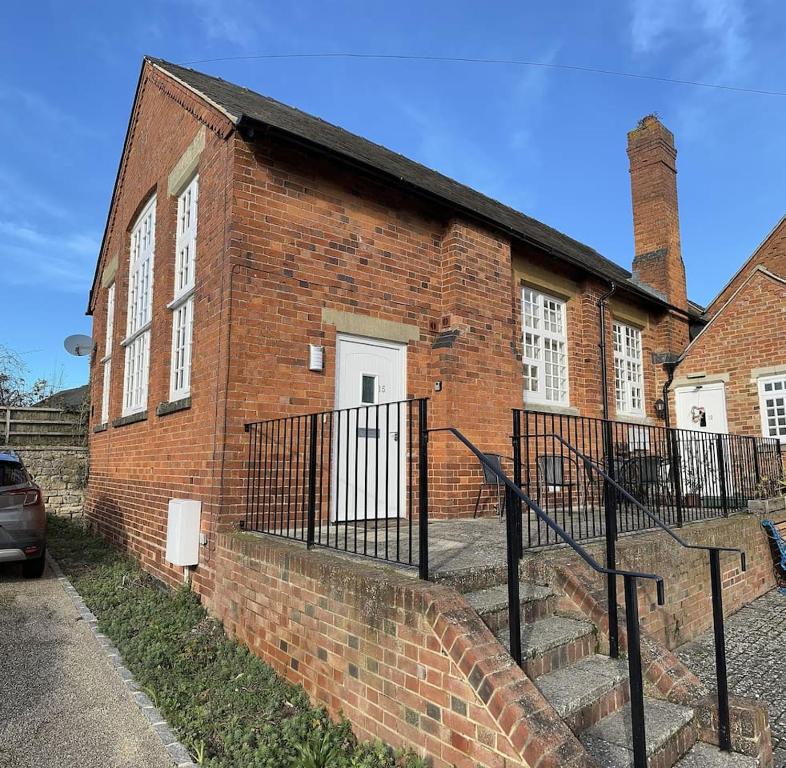 Unique Old Auction House, Brackley (updated prices 2024)