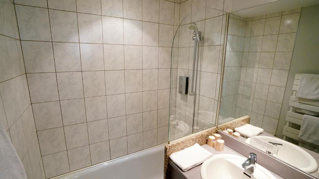 Koupelna v ubytování Boutique Logis Hôtel Relais de Vincey