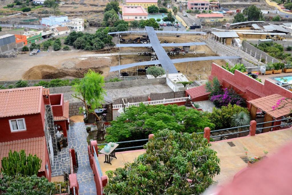 eine Luftansicht einer Stadt mit einem Gebäude in der Unterkunft Jardines Salema cerca del mar in Las Palmas de Gran Canaria