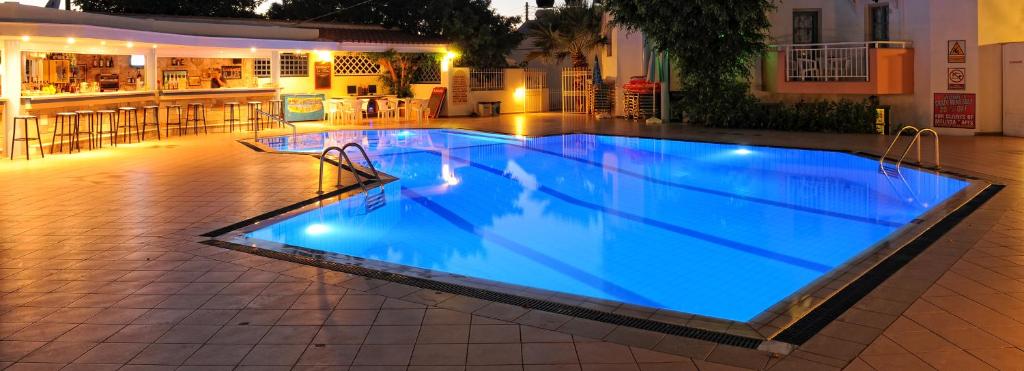 Bazén v ubytovaní Melissa Apartments, Studios & Suites alebo v jeho blízkosti