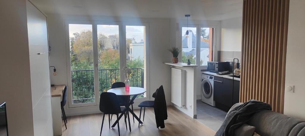 Photo de la galerie de l'établissement Grand studio proche de Paris, à Saint-Maur-des-Fossés