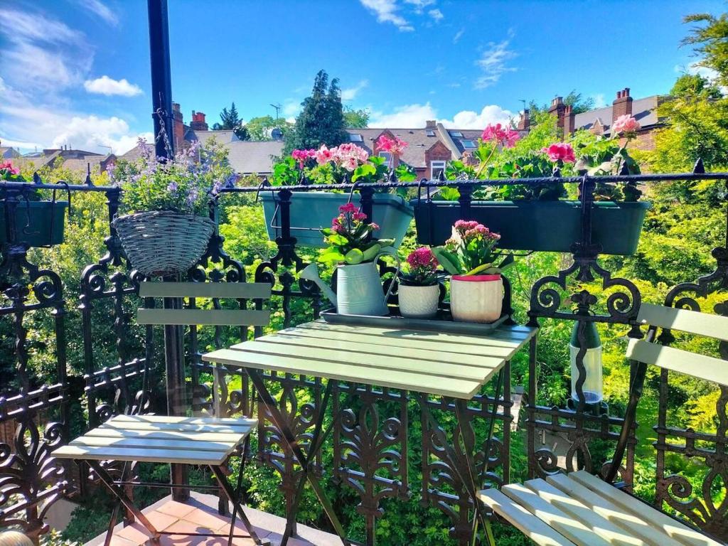 Highgate apartment with balcony, London Updated 2024 Prices