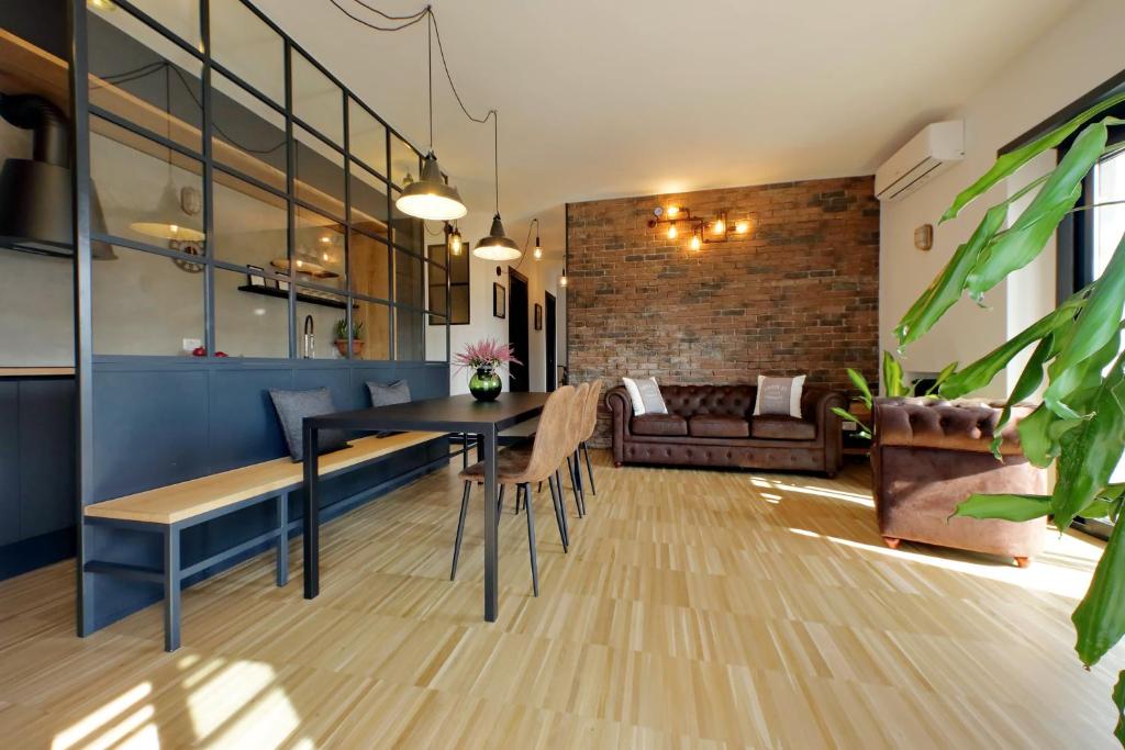 YCH-Trilocale stile Industriale