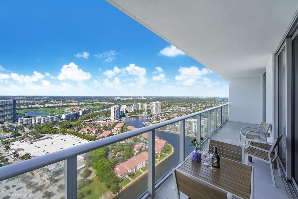 Balkón nebo terasa v ubytování Breathtaking 35th Floor 1 BDR in Hyde Beach House
