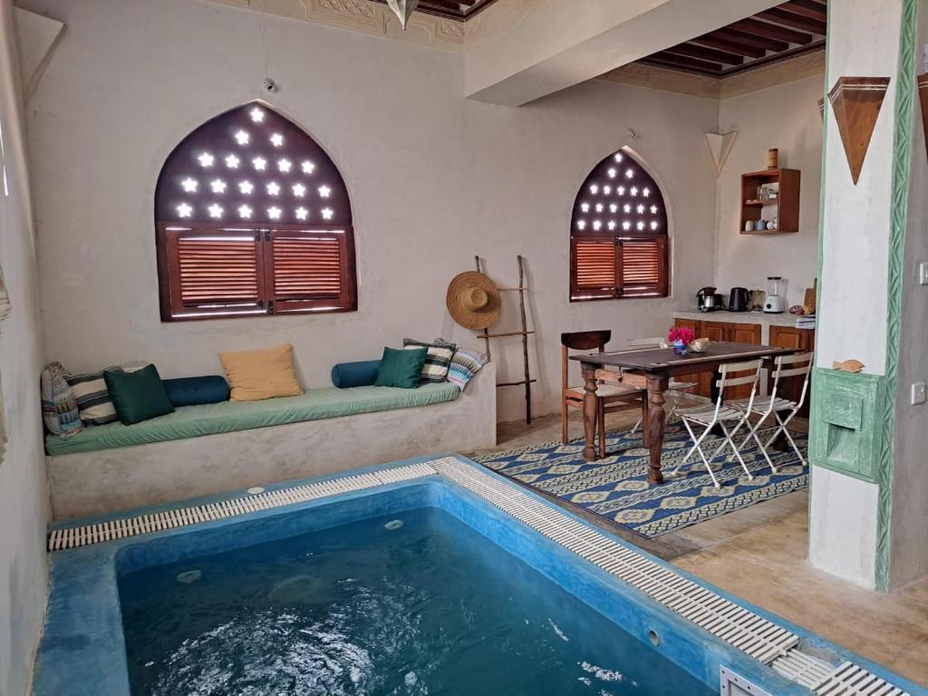 Bazén v ubytování Pwani House - Lamu Seafront nebo v jeho okolí