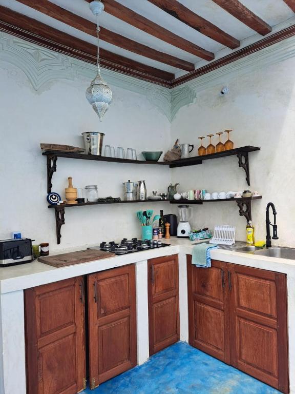 Kuchyň nebo kuchyňský kout v ubytování Pwani House - Lamu Seafront