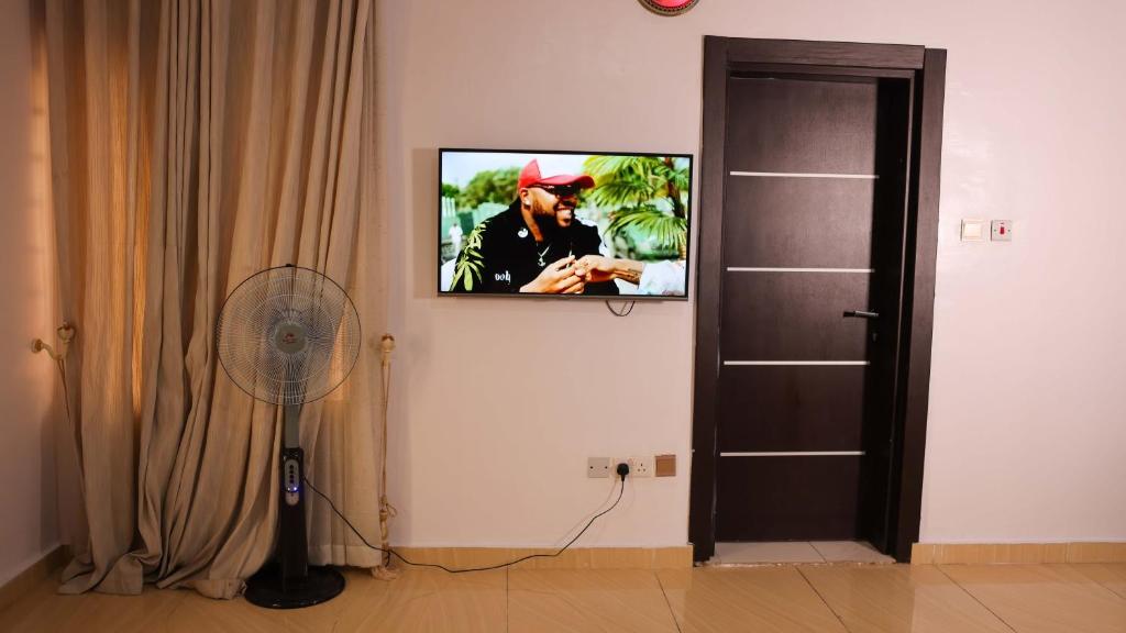 TV a/nebo společenská místnost v ubytování BOL LODGE AND APARTMENT