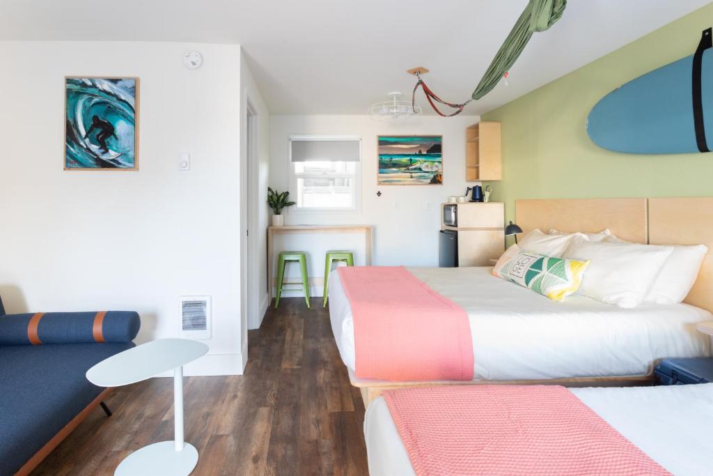 Gravity Haus Westport - Dos Reinas + Cama