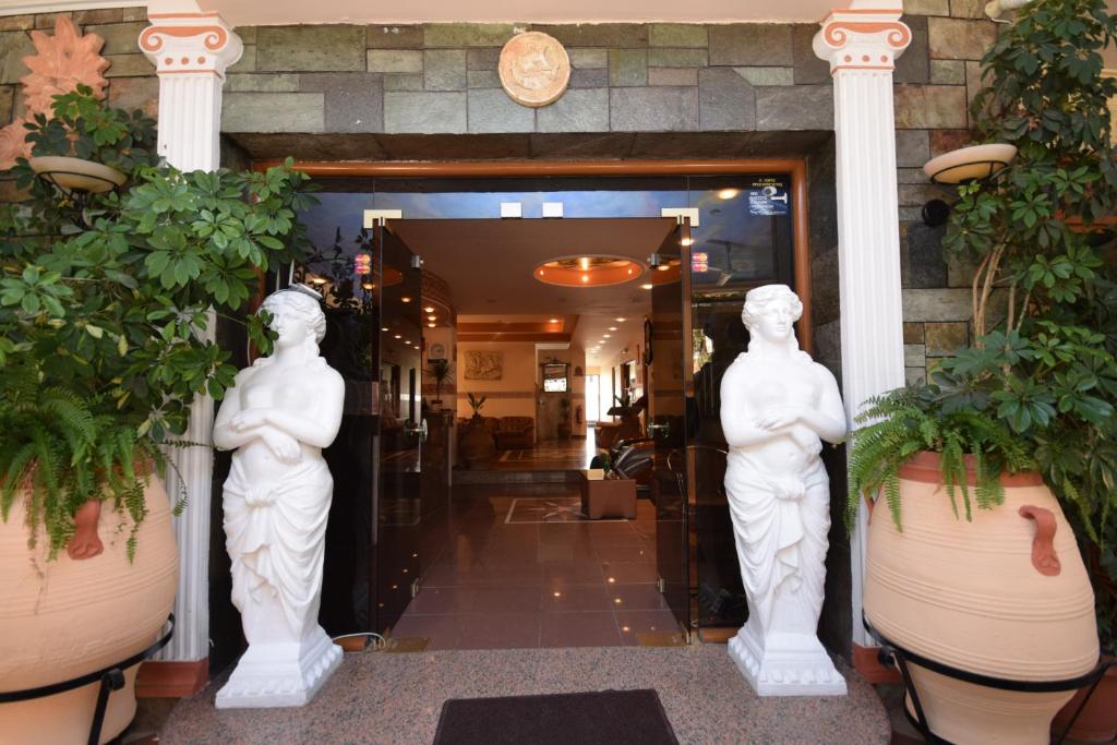 Fasada lub wejście do obiektu Gouvia Hotel