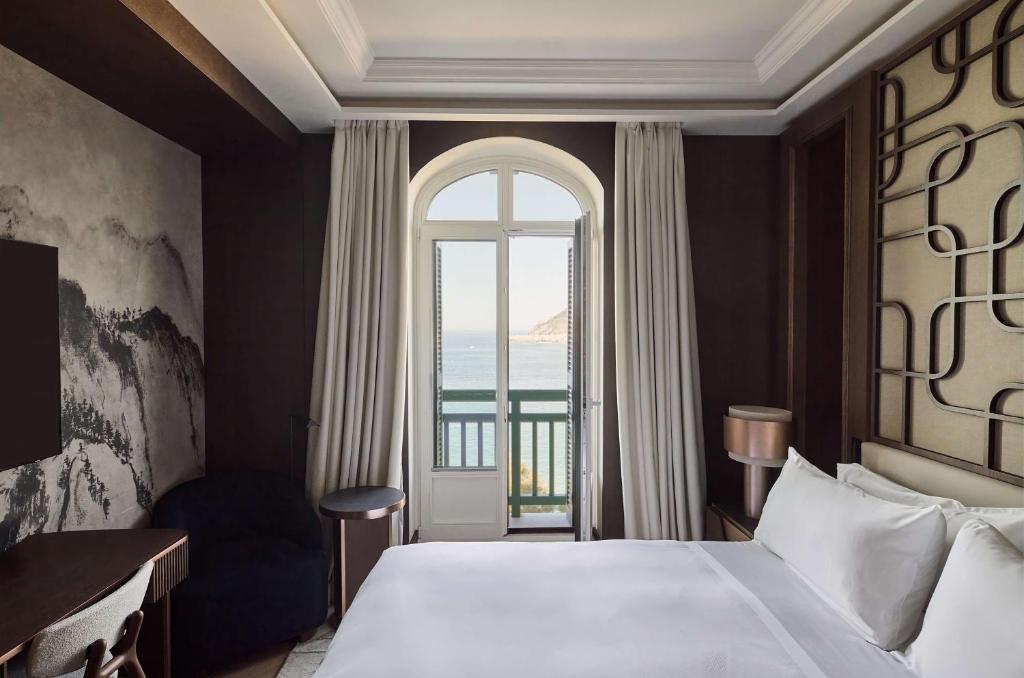 Кровать или кровати в номере Nobu Hotel San Sebastián