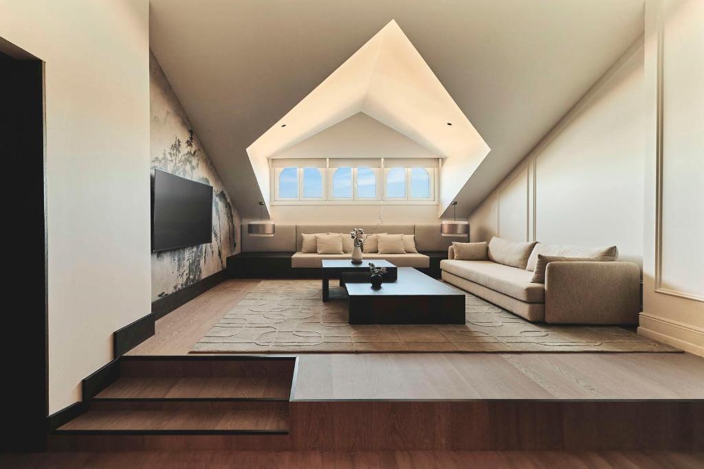Телевизор и/или развлекательный центр в Nobu Hotel San Sebastián