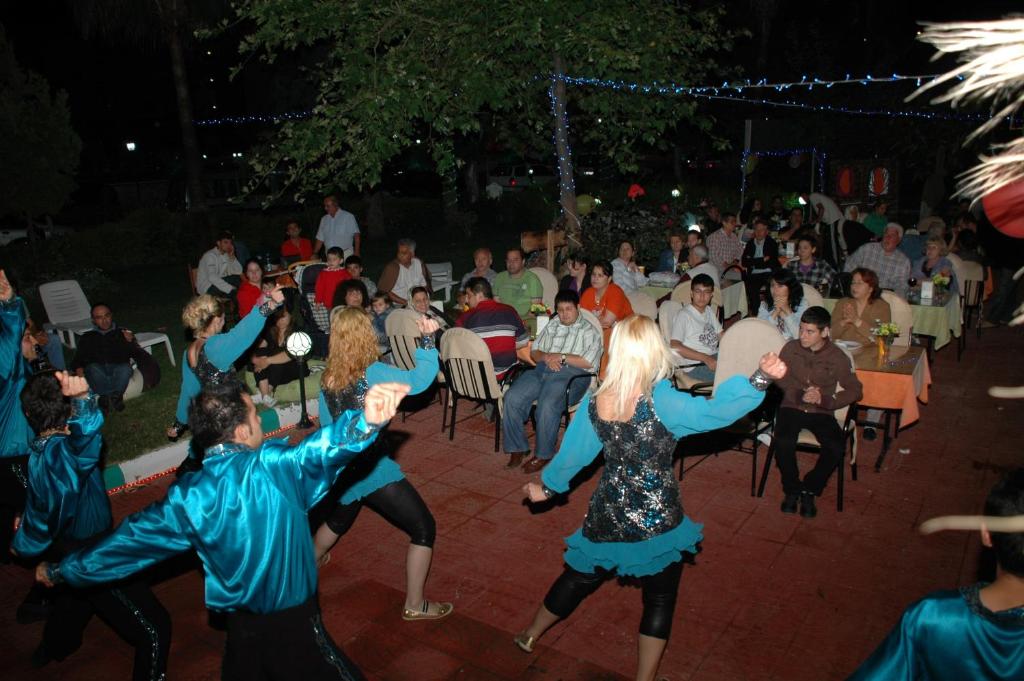a group of people dancing in front of a crowd at Palmen Apart Hotel in Alanya