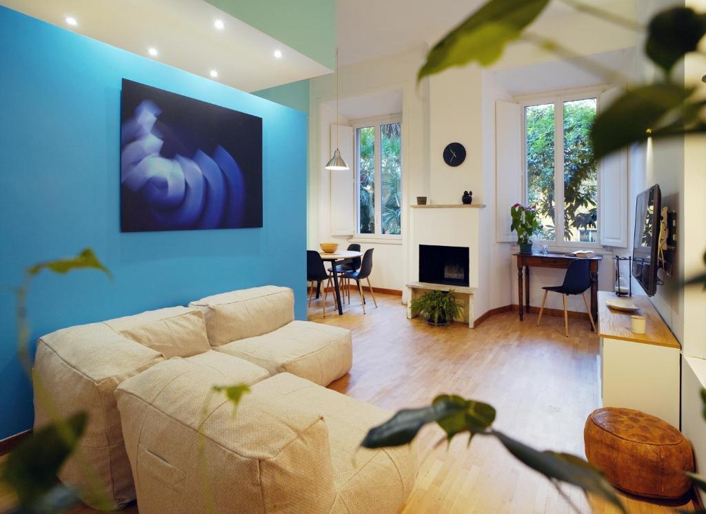 a living room with a couch and a blue wall at La Casa Romana in Rome