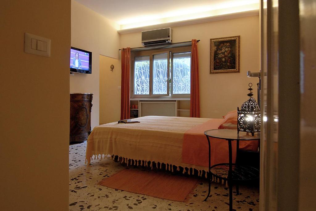 Posteľ alebo postele v izbe v ubytovaní B&B Tiburtina Garden