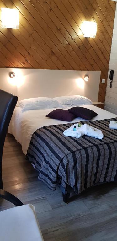 Postel nebo postele na pokoji v ubytování Logis hôtel restaurant les Carillons