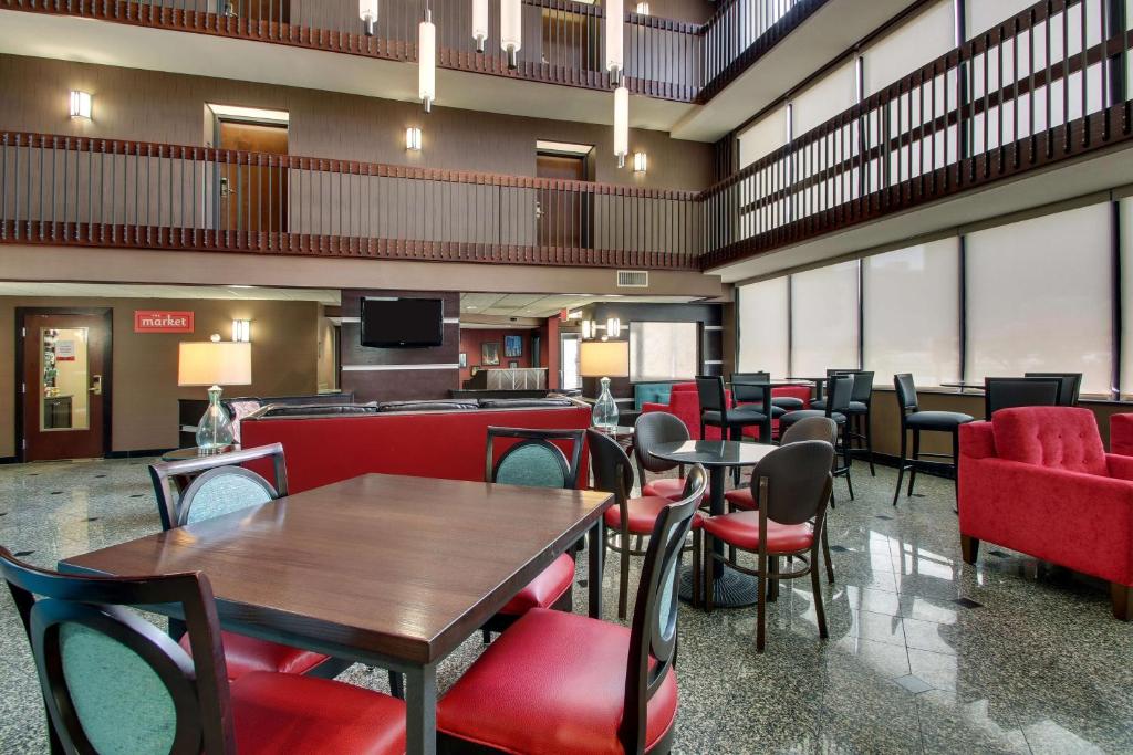 Drury Inn & Suites Houston Galleria photo