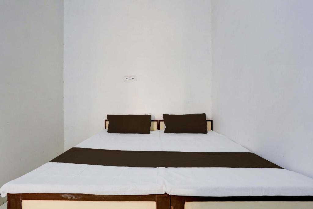 Suitetrails - SPOT ON Shri Med Singh Guest House