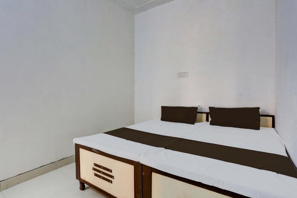 Suitetrails - SPOT ON Shri Med Singh Guest House
