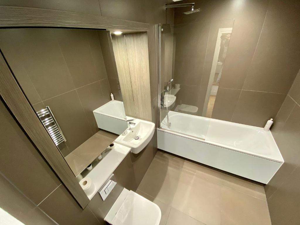 Koupelna v ubytování Spacious 2 Bedroom Penthouse Retreat