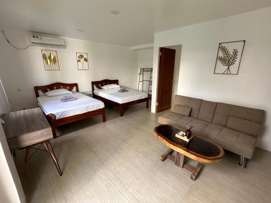 Kasamigos Guesthouse with Fast Internetにあるベッド