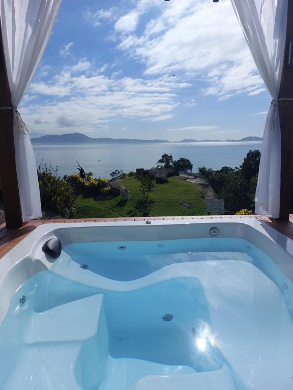 Casa Mirante do Sol-Vista Exuberante com Spa - Housity