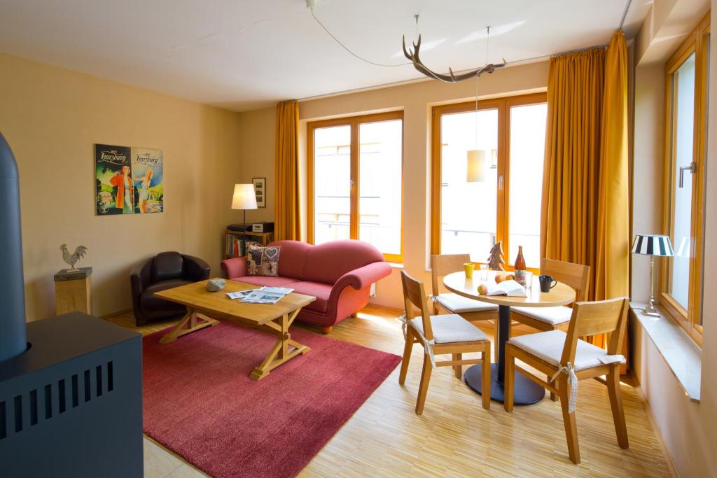 Posezení v ubytování Plumbohms ECHT-HARZ-HOTEL