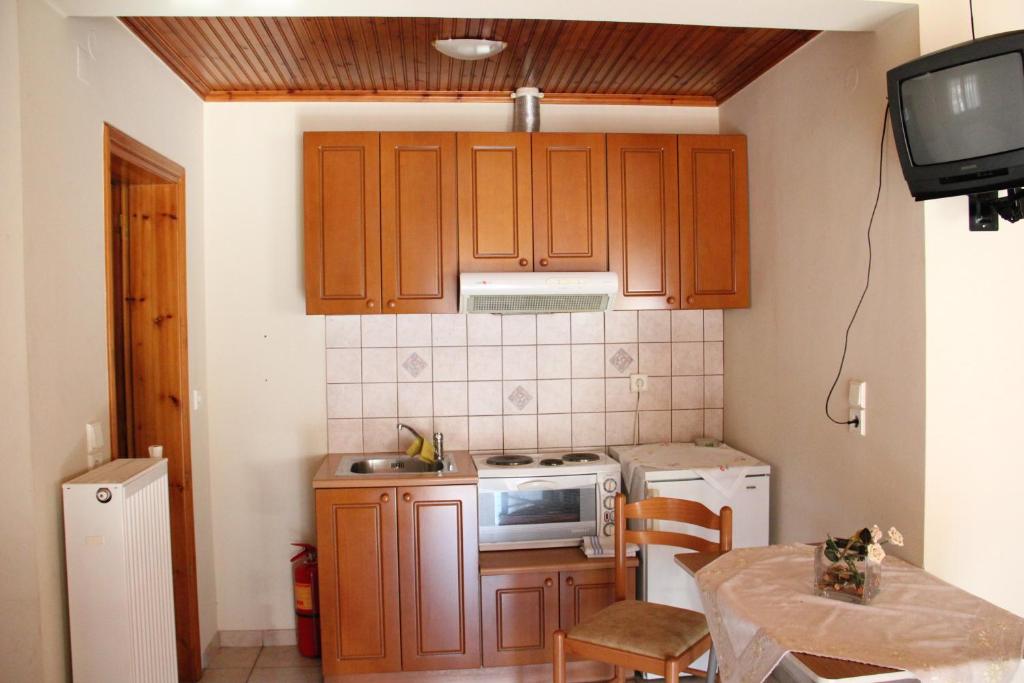 Stis Kyra - Vasilikis - 13