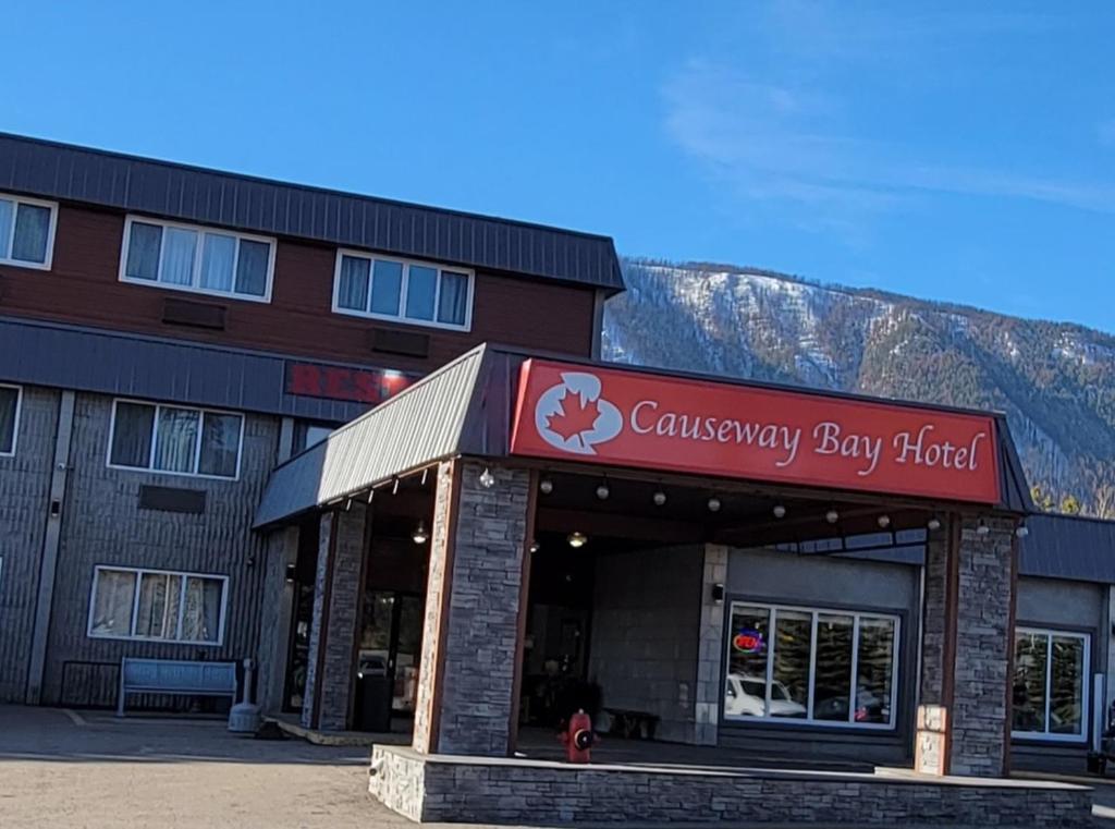 a building with a sign for a jewelry store at Causeway Bay Hotel in Sparwood (British Columbia)