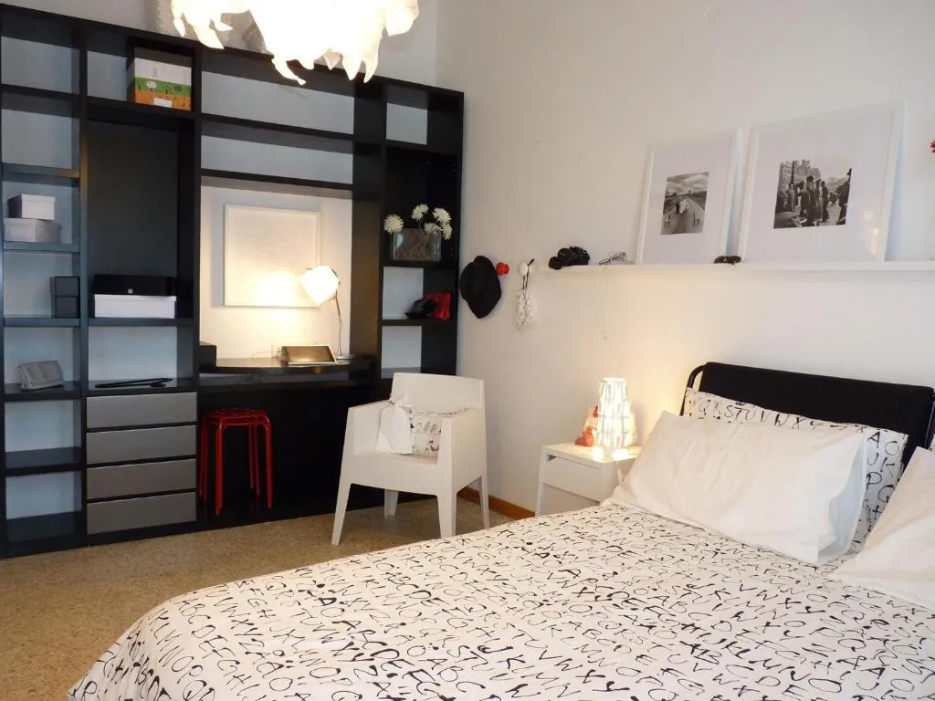 Black&White Apartment, Florența, Italia