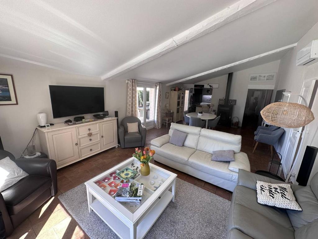 Villa provençale avec piscine privée, clim, Wi-Fi, jardin, 5 chambres - FR-1-768-20 photo photo 6