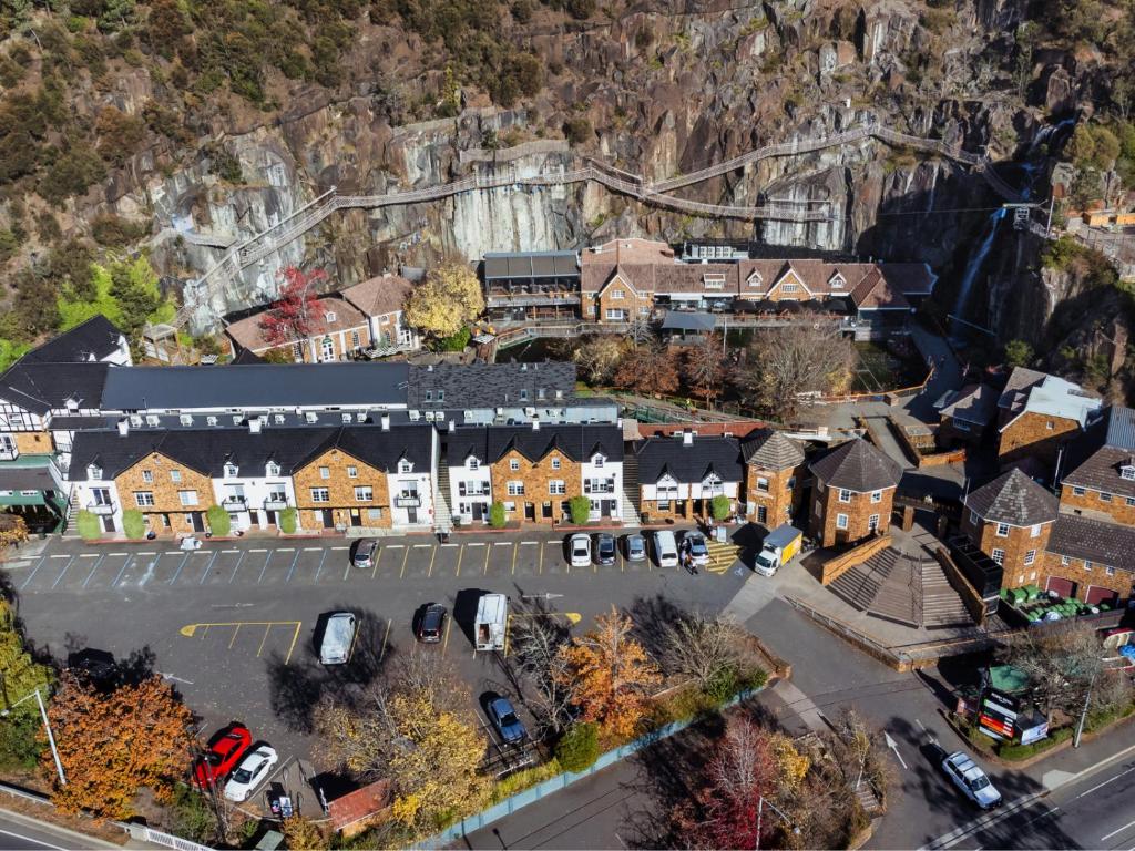 
Standard Room – Queen and Single Bed
